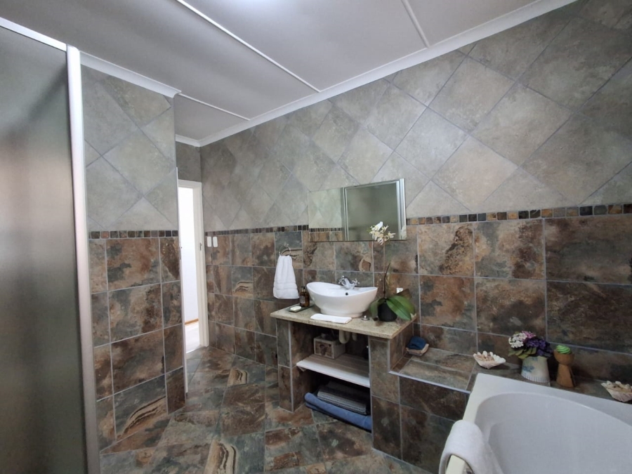4 Bedroom Property for Sale in Stilbaai Wes Western Cape